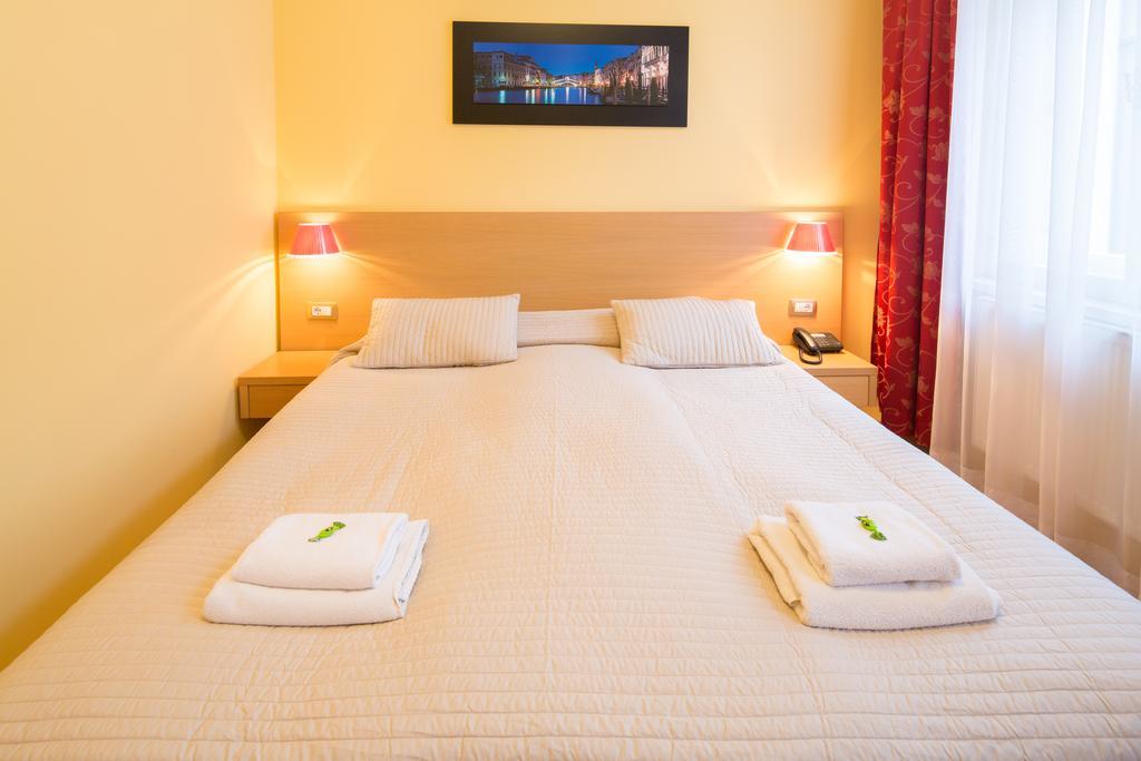 City Lounge Hotel براغ الغرفة الصورة